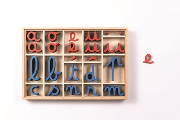 Image de Montessori - Lettres mobiles cursives bois avec casier