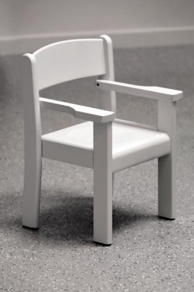 Image sur Chaise empilable en bois avec accoudoirs H 18 cm Bleu