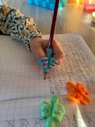 Image de Aide-écriture deux doigts, les 12