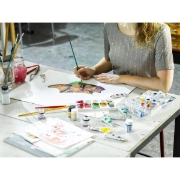 Image de Aquarelle transparente Talens avec un tube de blanc, boîte de 24