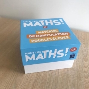 Image de Haut les maths ! CP - Boite de matériel de manipulation (jetons et cubes empilables)