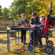 Image de Support Tuff Tray accessible aux fauteuils roulants