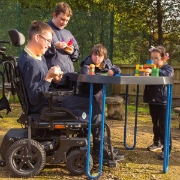 Image de Support Tuff Tray accessible aux fauteuils roulants
