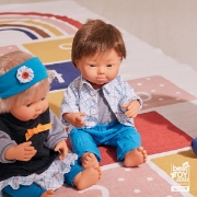 Image de Poupée bébé garçon caucasien avec syndrome de Down, 38 cm