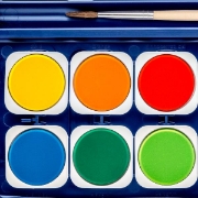 Image de Aquarelle Staedtler 12 godets avec un tube blanc et pinceau